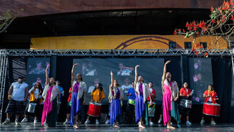 GRUPO SOMOS EMOCIONA PÚBLICO DO FESTIVAL QUATRO ESTAÇÕES