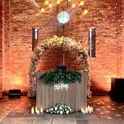 Southampton Wedding Suppliers, with Top DJ, Dance Floors, and Photo Booths Ideas