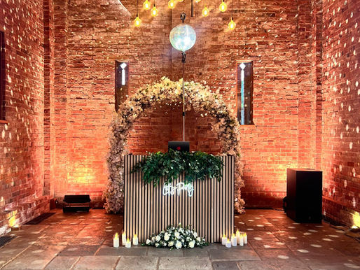 Southampton Wedding Suppliers, with Top DJ, Dance Floors, and Photo Booths Ideas