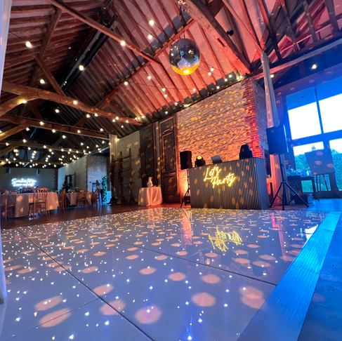 Wedding & party dance floor hire in Berkshire, Surrey & Hampshire
