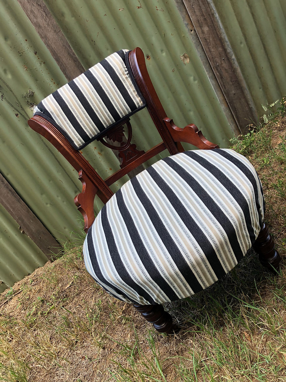 Antique tub chair