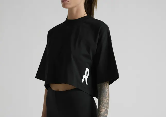 Women's black cropped T-shirt crafted from premium cotton and made in Italy.
