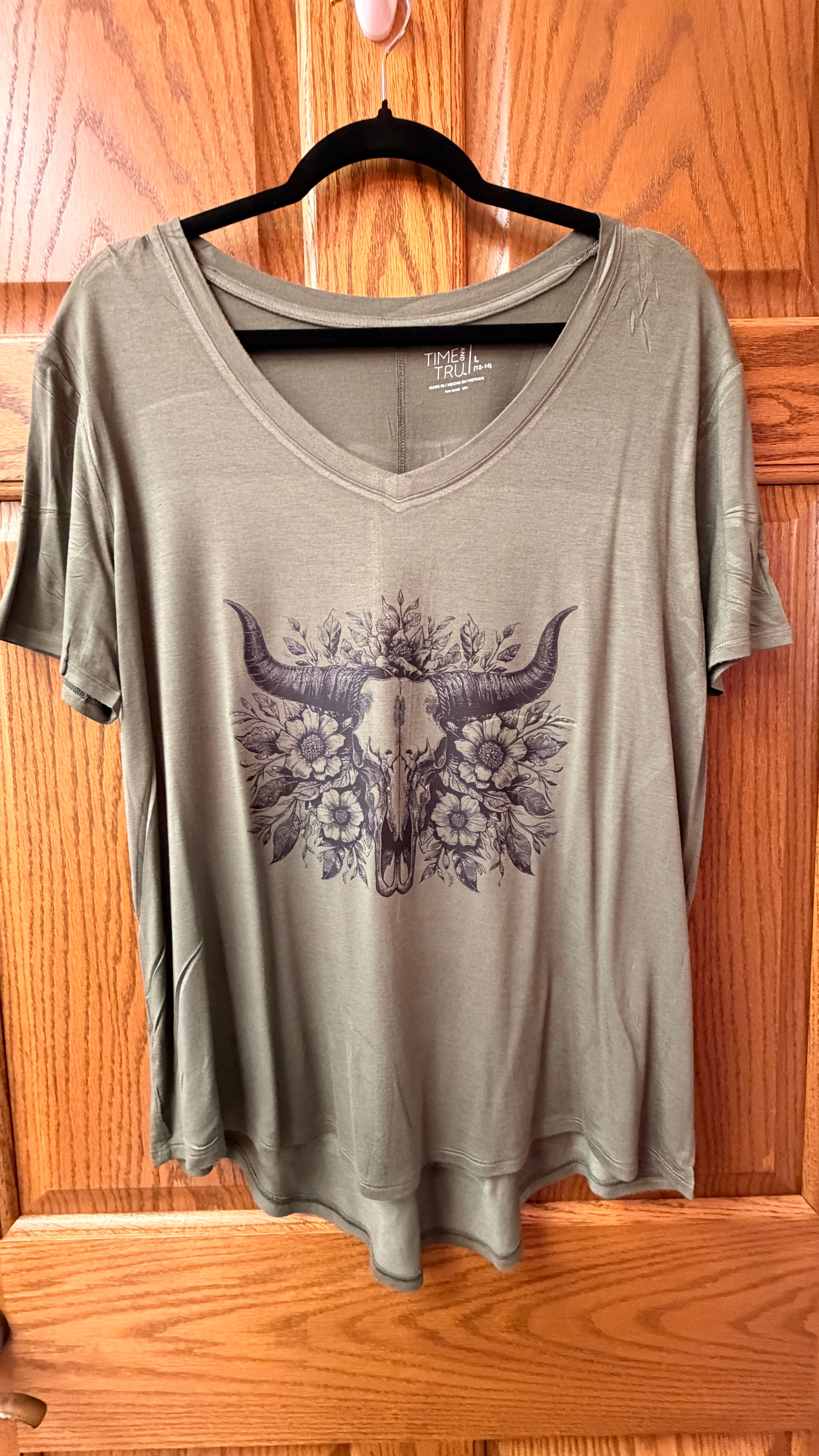 🌸 Floral Longhorn Skull V-Neck Tee