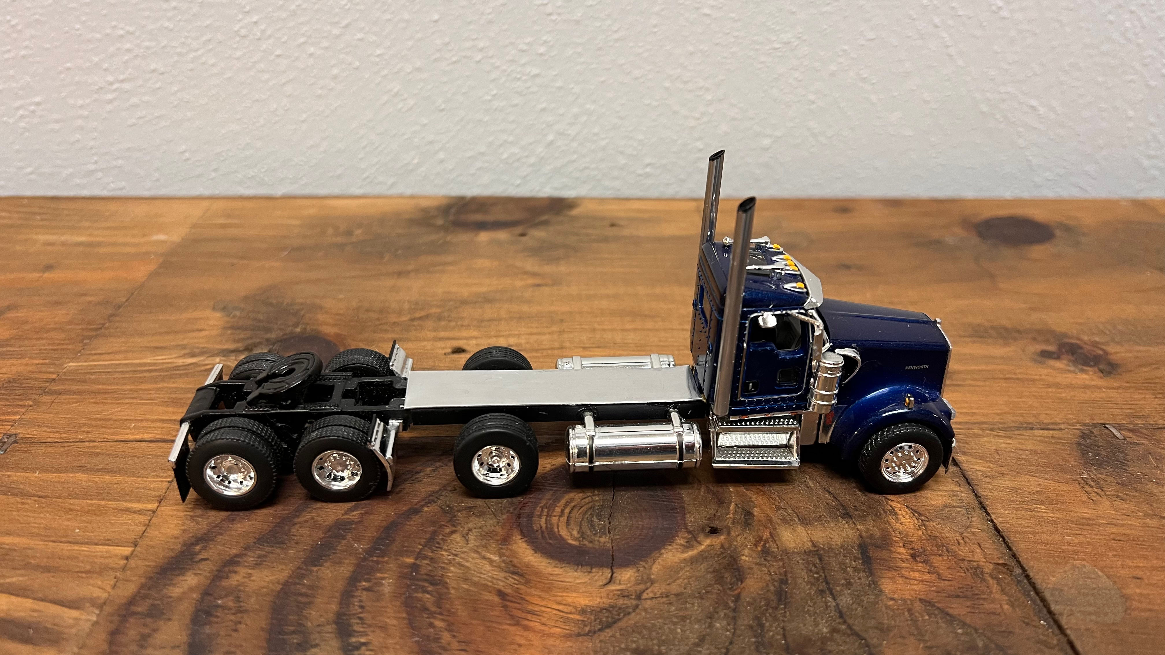 1:64 Scale Blue W900 - Consignment MS
