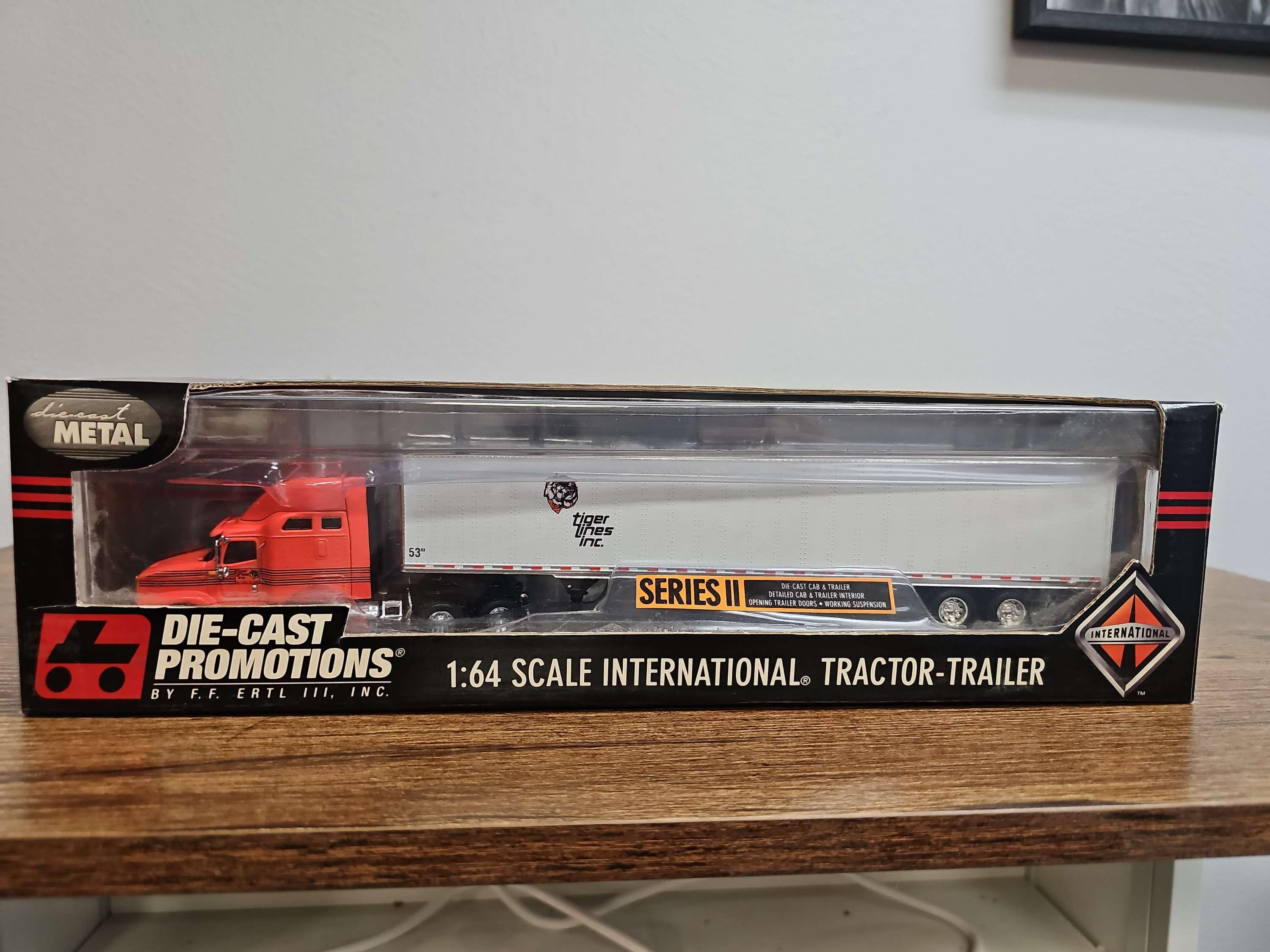 1:64 International with Dryvan