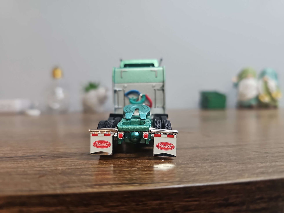 Thumbnail: Peterbilt 379 63" stand up sleeper (silver and green)