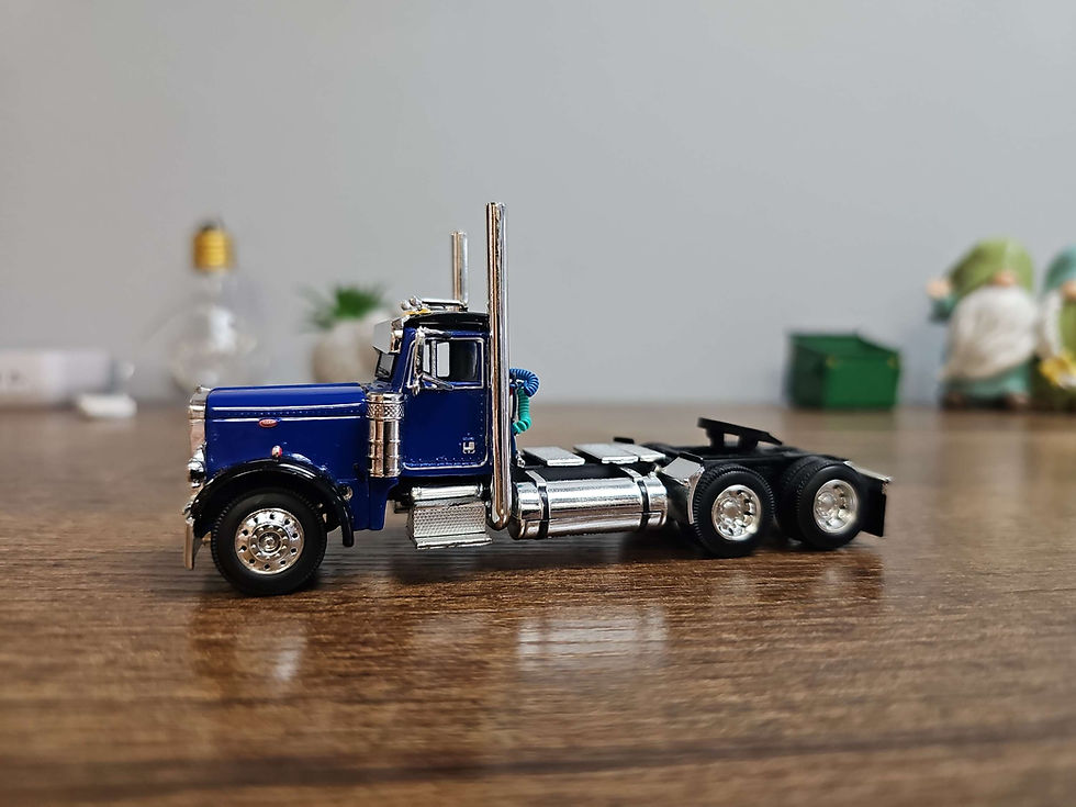 Thumbnail: 1:64 Peterbilt 379 day cab (blue)