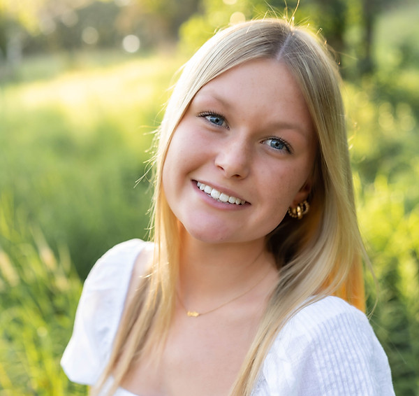Maggie Hinchley Photography Co. Senior Portrait Photographer | Lakeville + Farmington |