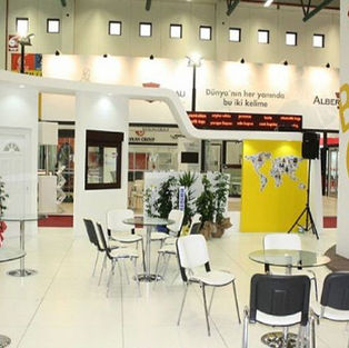 Arkhe Mimarlık tarafından Adopen markası için çalışılan fuar standı.