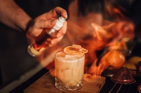 des paillettes sur un cocktails