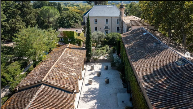 Façade élégante du Château de Granoupiac, cadre raffiné et intimiste pour les mariages dans le Sud de la France