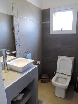 Toilette de visitas planta alta.