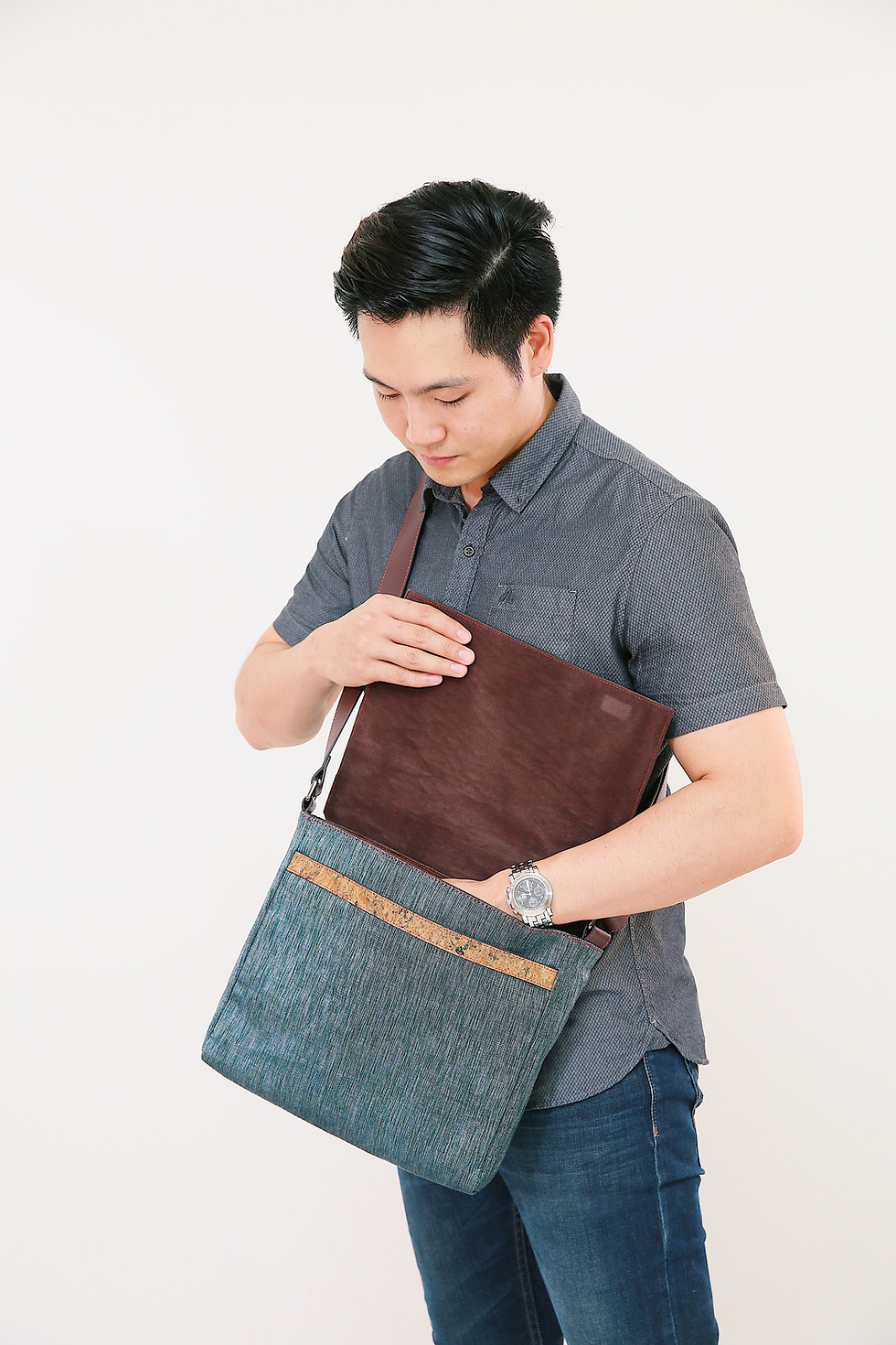 Thumbnail: Khun Sai Phon - Messenger Bag