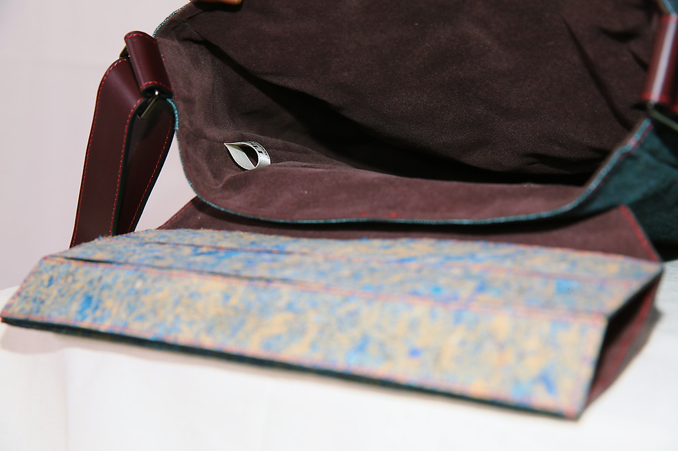 Thumbnail: Khun Sai Phon - Messenger Bag