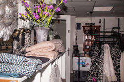 Lia's Butique, Middelharnis