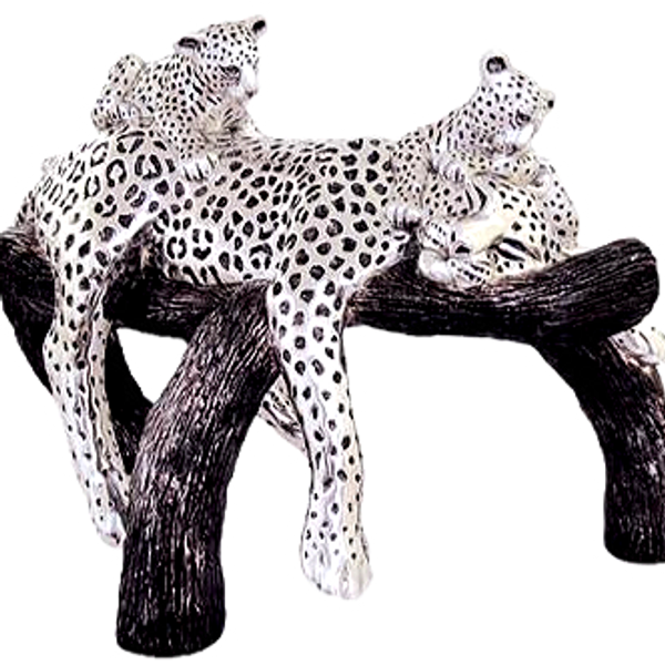 Silver Leopards รูปปั้นแม่และลูกในสาขา