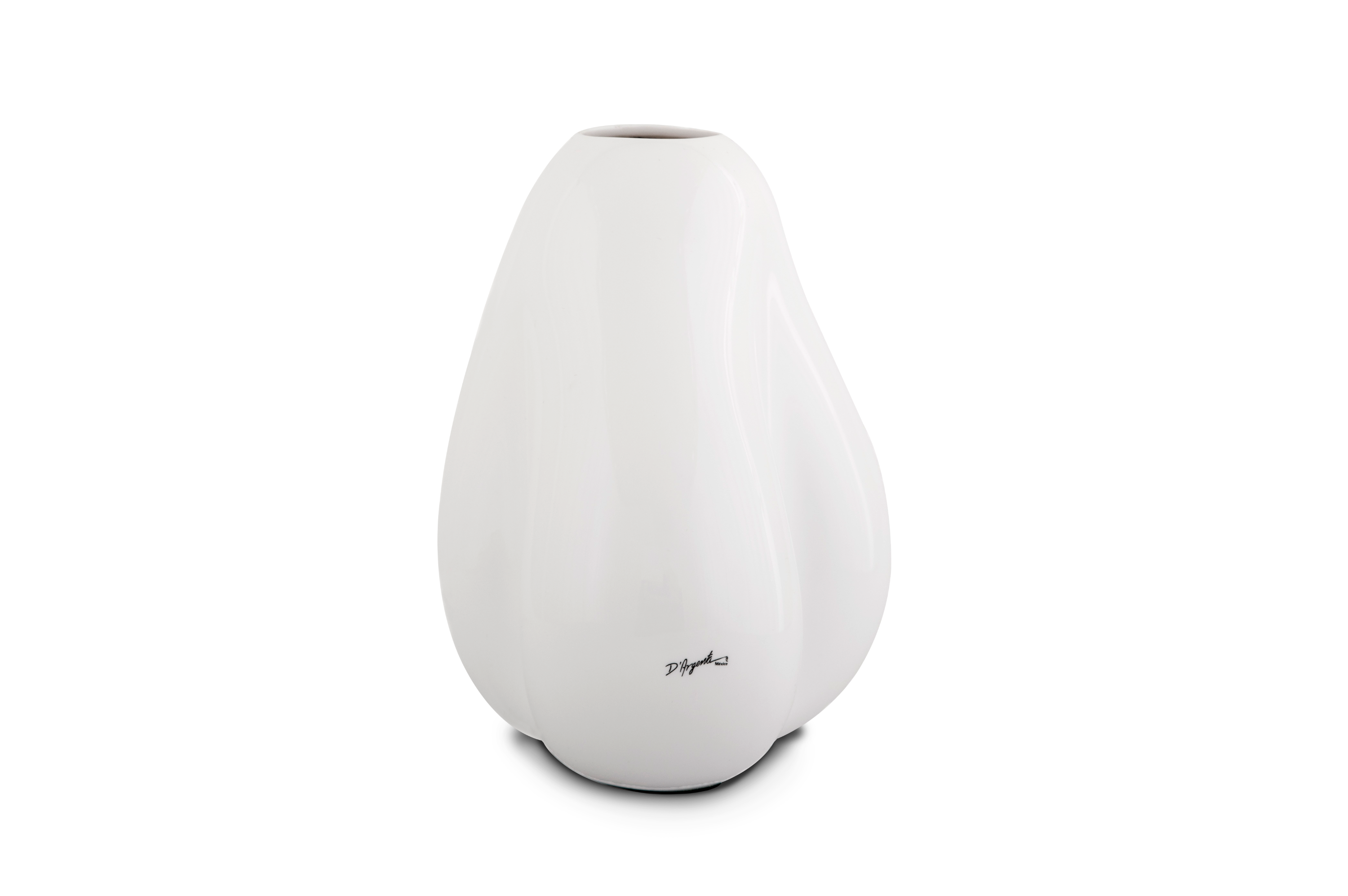 Florero de diseño orgánico en blanco brillante, cuya forma suave y sinuosa aporta un estilo moderno y artístico a cualquier arreglo floral.