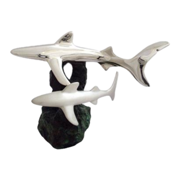 Escultura de Tiburón y su Cría