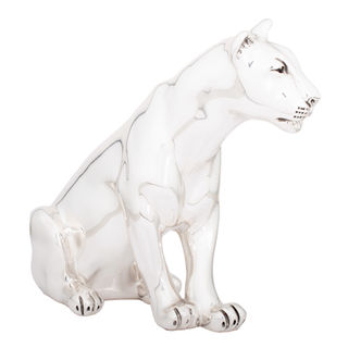Sculpture de lionne en argent