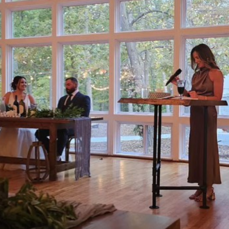 How to create a warm, intimate head table for your wedding
