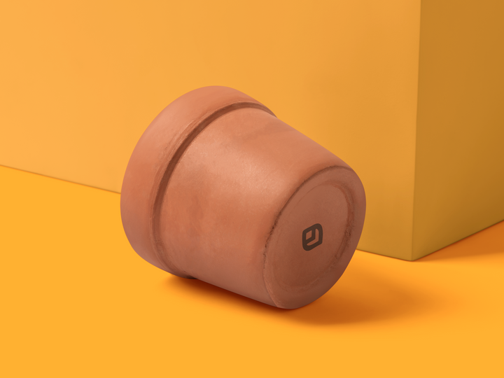 304-terracotta-planter-mockup-03.png