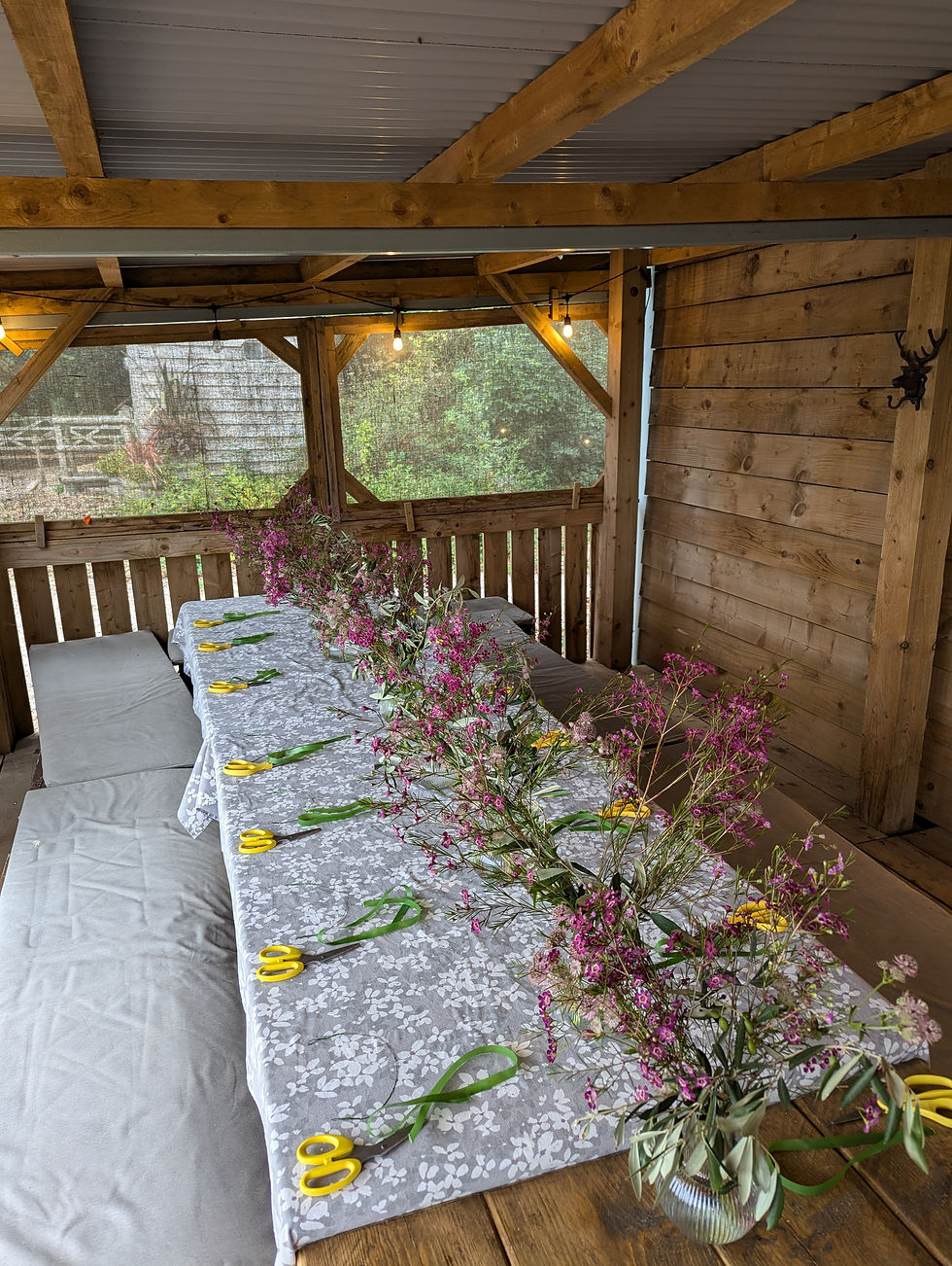 Thumbnail: A delicate fresh flower crown workshop