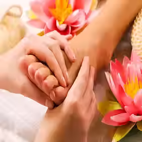 Thai-Foot-Massage-Course.avif