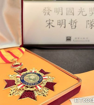d6013129.jpg