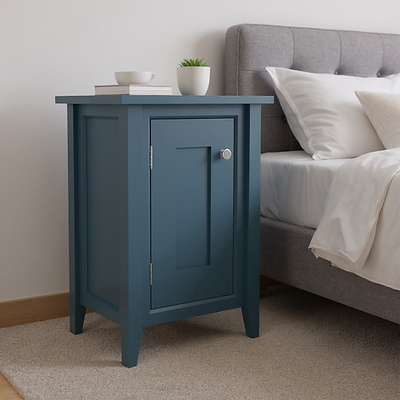 Put this bedside table next to a modern bed Make the bedroom feel modern and use a carpete