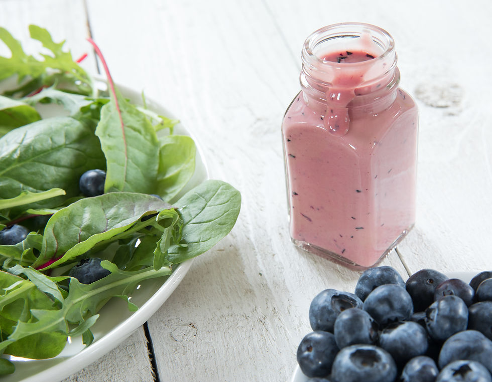 Mustikkavinaigrette resepti, Kesän ehdoton salaattikastike on tässä ! Vitamiinipitoinen makuelämys on helppo ja nopea valmistaa. Raikas ja kesäinen mustikan maku sopii hyvin erilaisten salaattien kastikkeeksi.