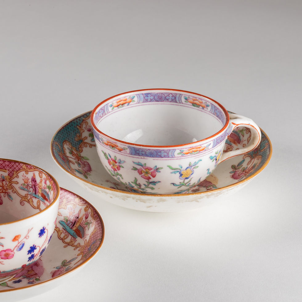 Thumbnail: Series of cups and saucers in English and French porcelain, 19th - 20th century