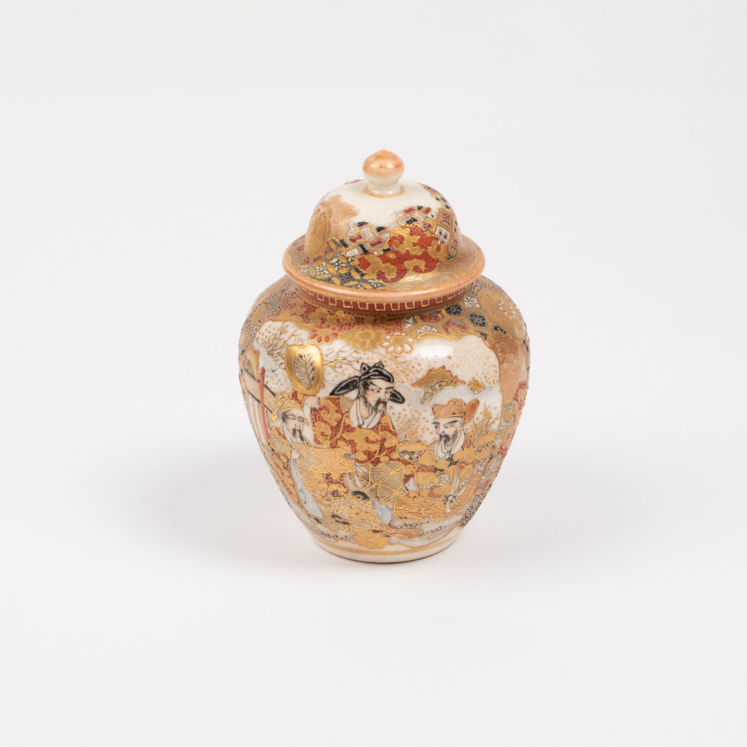 Small covered pot in Satsuma earthenware, Japan, early 20th century