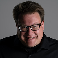 Rob Seebacher Headshot 2022 Color.jpg