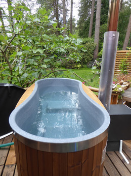 Tuulikki_Hot tub 2.jpeg