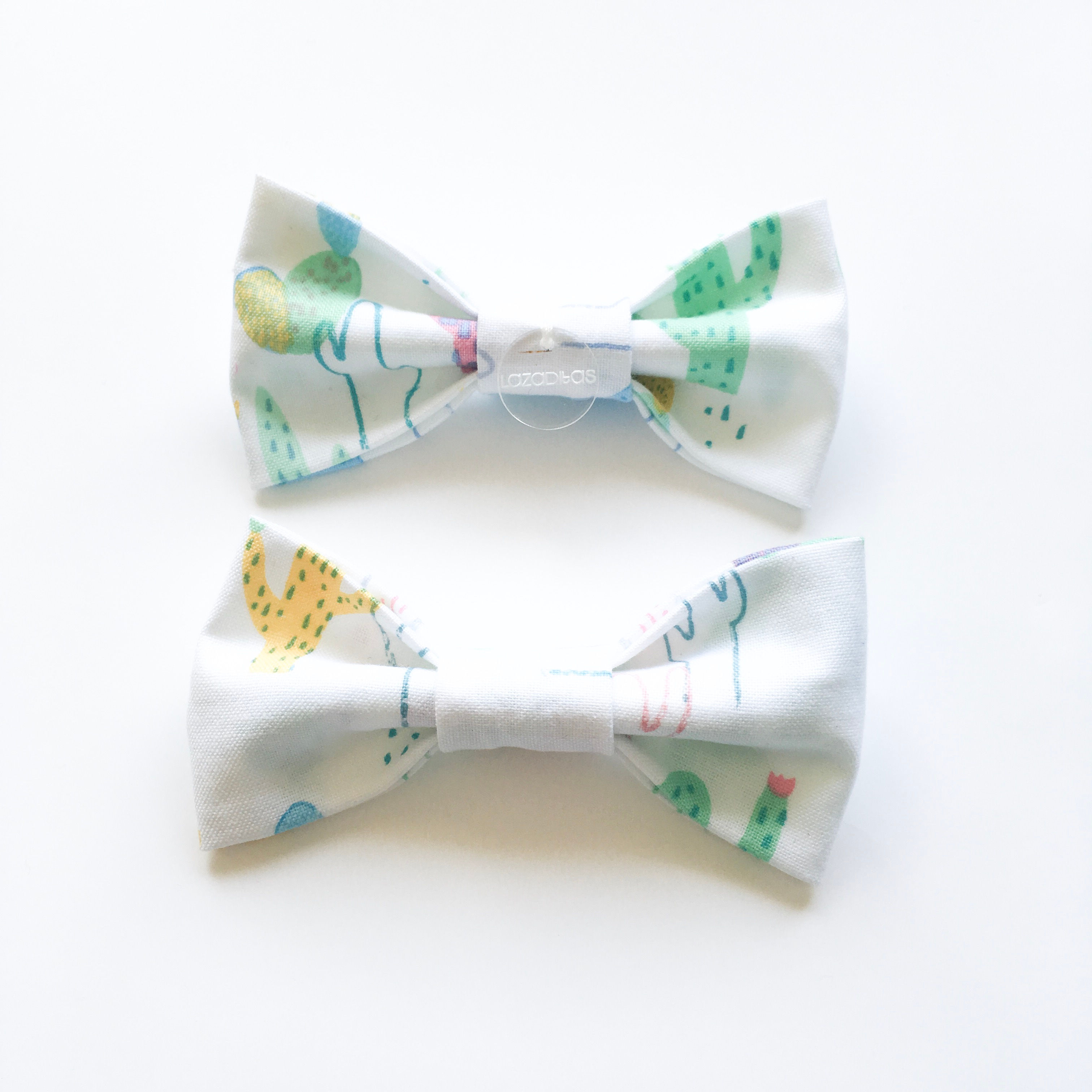 Lazo de Tela Pequeño en Pinza Cactus Fondo Blanco