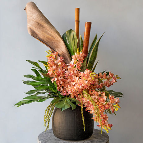 Parker Road’s artificial floral and greenery arrangements create a beautiful and warm welcome to any corporate space, wedding, party or event.