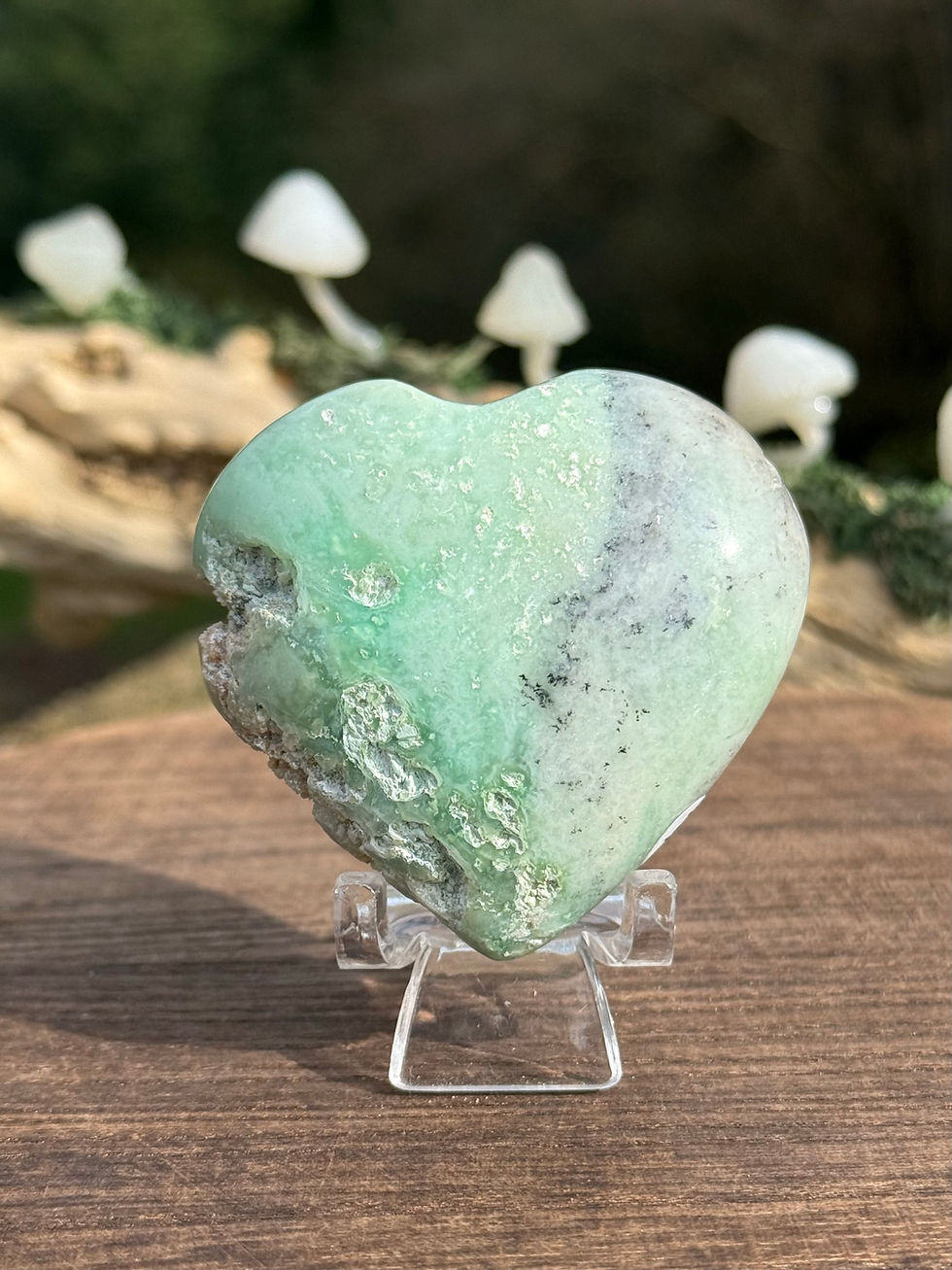 Thumbnail: Chrysoprase Heart for Rejuvenation 
