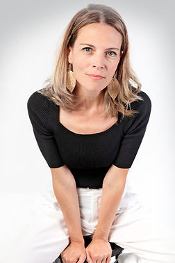 SIM_ECE_LAURABOUCHARD_AVAROSERIVERIN_AUTEURE_PHOTOCOULEUR_1_8202413_2-886x1024.jpg