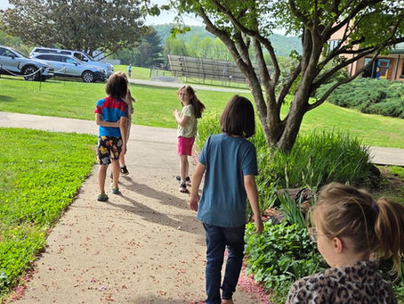 Students enjoying the spring weather!