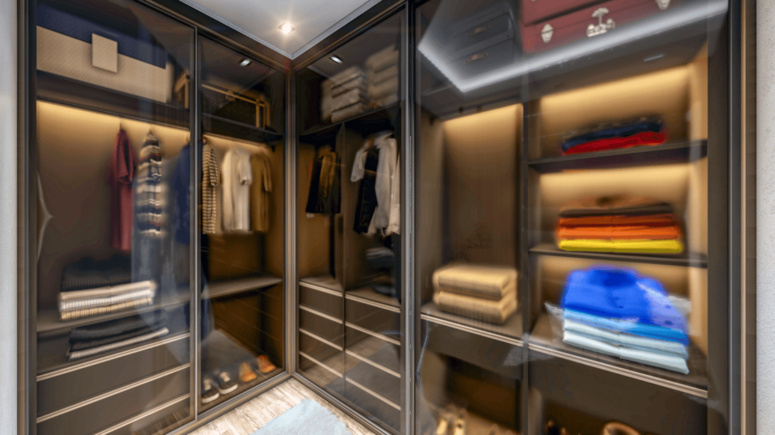 Suíte master com closet e ventilação natural em sobrado à venda