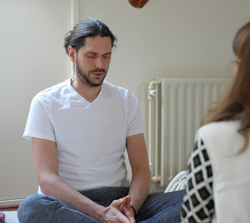 Mindset Mitch begeleidt ademwerk, mindfulness en lichaamsgerichte coaching in Genk voor stressvermindering en trauma-release