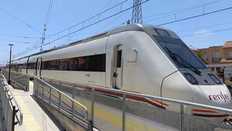 El tren de Almería a Madrid: una odisea de retrasos y averías que indigna a los viajeros