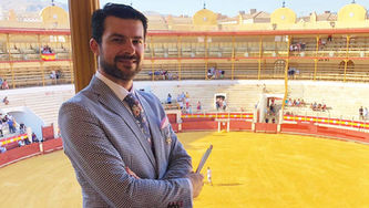 Curro Ruiz: El diseñador almeriense que lleva la moda flamenca a un nuevo nivel