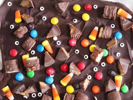 Kid Friendly Sweets and Treats: Halloween Candy Bark Recipe