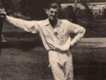 Robert A. Koke. (windysunbalisurfschool.com).