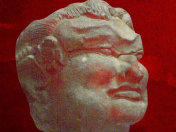 Fragmen kepala terakota diyakini Muhammad Yamin sebagai wajah Gajah Mada. (Koleksi Museum Trowulan).
