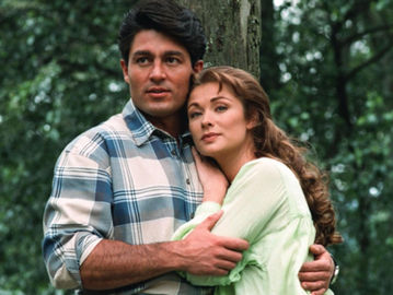 Fernando Colunga dan Leticia Calderon, pemeran utama dalam serial Esmeralda, telenovela yang populer di Indonesia di pengujung 1990-an. (IMDb).