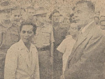 Perdana Menteri Sutan Sjahrir dan Letnan Gubernur Jenderal Hindia Belanda Hubertus Johannes van Mook saat keberangkatan delegasi ke Belanda dengan pesawat Skymaster pada 1946. (Het Dagblad: Uitgave van de Nederlandsche Dagbladpers te Batavia, 5 April 1946).