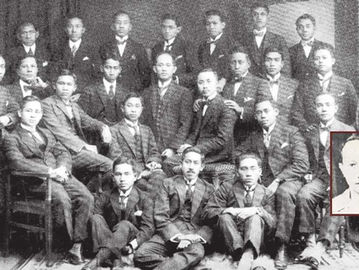 Mahasiswa hukum Indonesia di Belanda. Inset: Soepomo. (Repro Harry Poeze, Di Negeri Penjajah: Orang Indonesia di Negeri Belanda 1600-1950).