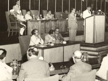 Presiden Sukarno menyampaikan pidato pembukaan Konferensi Asia Afrika di Bandung, Jawa Barat, pada 18 April 1955. (ANRI).